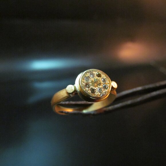 Engagement ring. 14K Yellow gold ring with 0.08ct Diamond Champagne color. - Picture 9 of 16